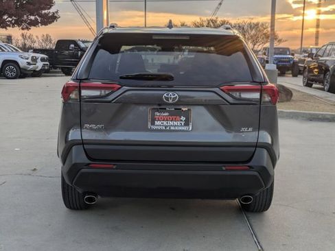 Used 2022 Toyota RAV4 XLE w/ Convenience Package image 7