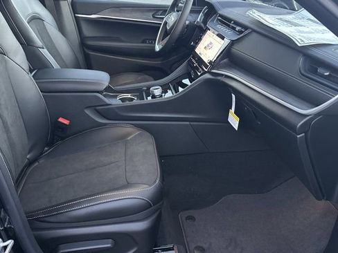 New 2026 Jeep Grand Cherokee Altitude image 14