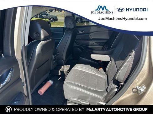 Used 2023 GMC Acadia Denali w/ Denali Technology Package image 10