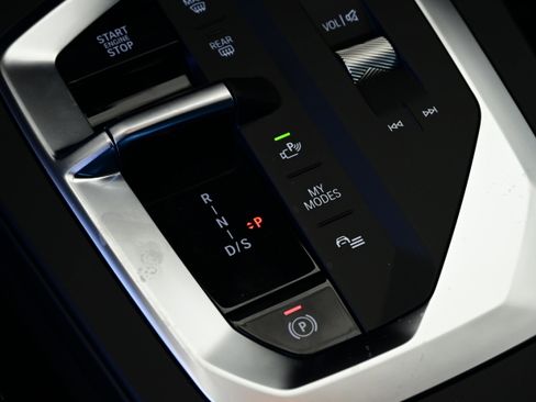 Used 2026 BMW 228i w/ Technology Package image 18