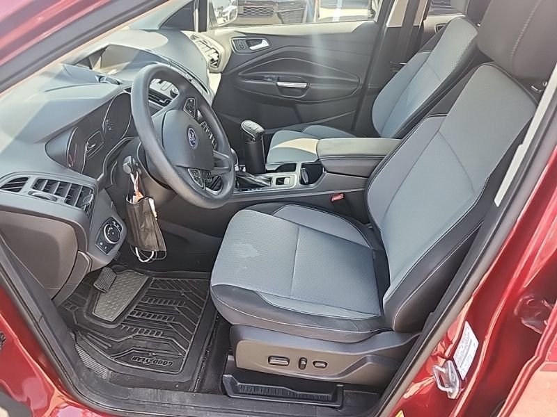 Used 2017 Ford Escape SE w/ SE Cold Weather Package AWD/4WD image 6