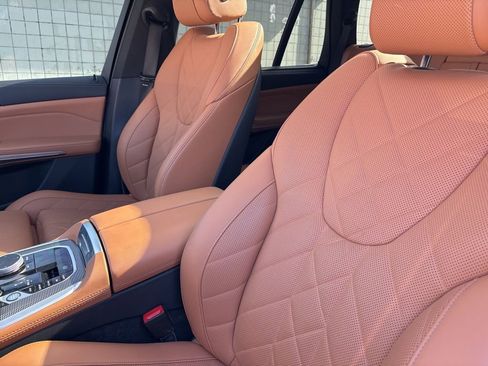 Used 2023 BMW X5 xDrive40i w/ M Sport Package image 6