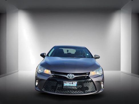 Used 2016 Toyota Camry SE image 5
