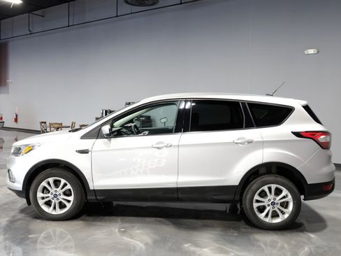 Used 2017 Ford Escape SE AWD/4WD image 4