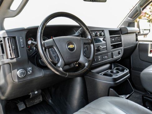 Used 2021 Chevrolet Express 3500 w/ Driver Convenience Package RWD image 2