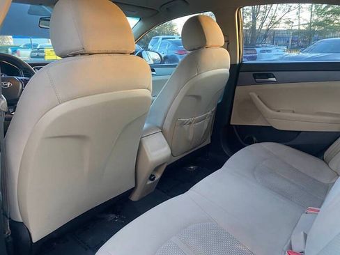 Used 2018 Hyundai Sonata SE FWD image 17