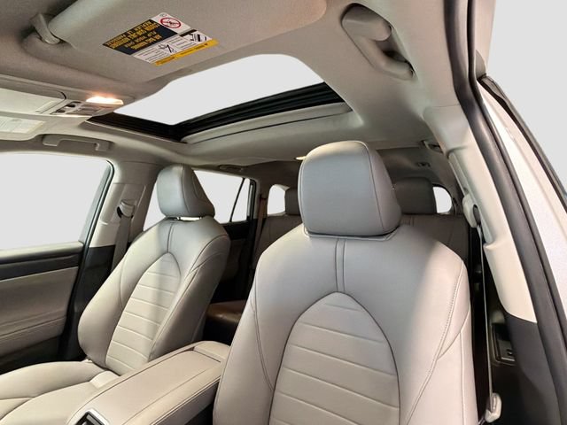 Used 2024 Toyota Highlander XLE AWD/4WD image 16