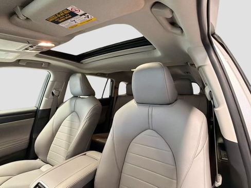 Certified 2024 Toyota Highlander XLE AWD/4WD image 16