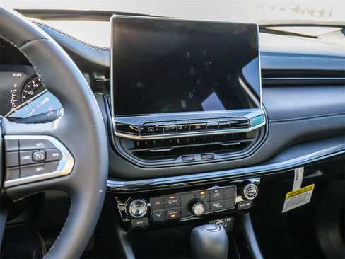 New 2026 Jeep Compass Latitude image 26