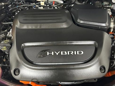 Used 2024 Chrysler Pacifica Limited FWD image 10