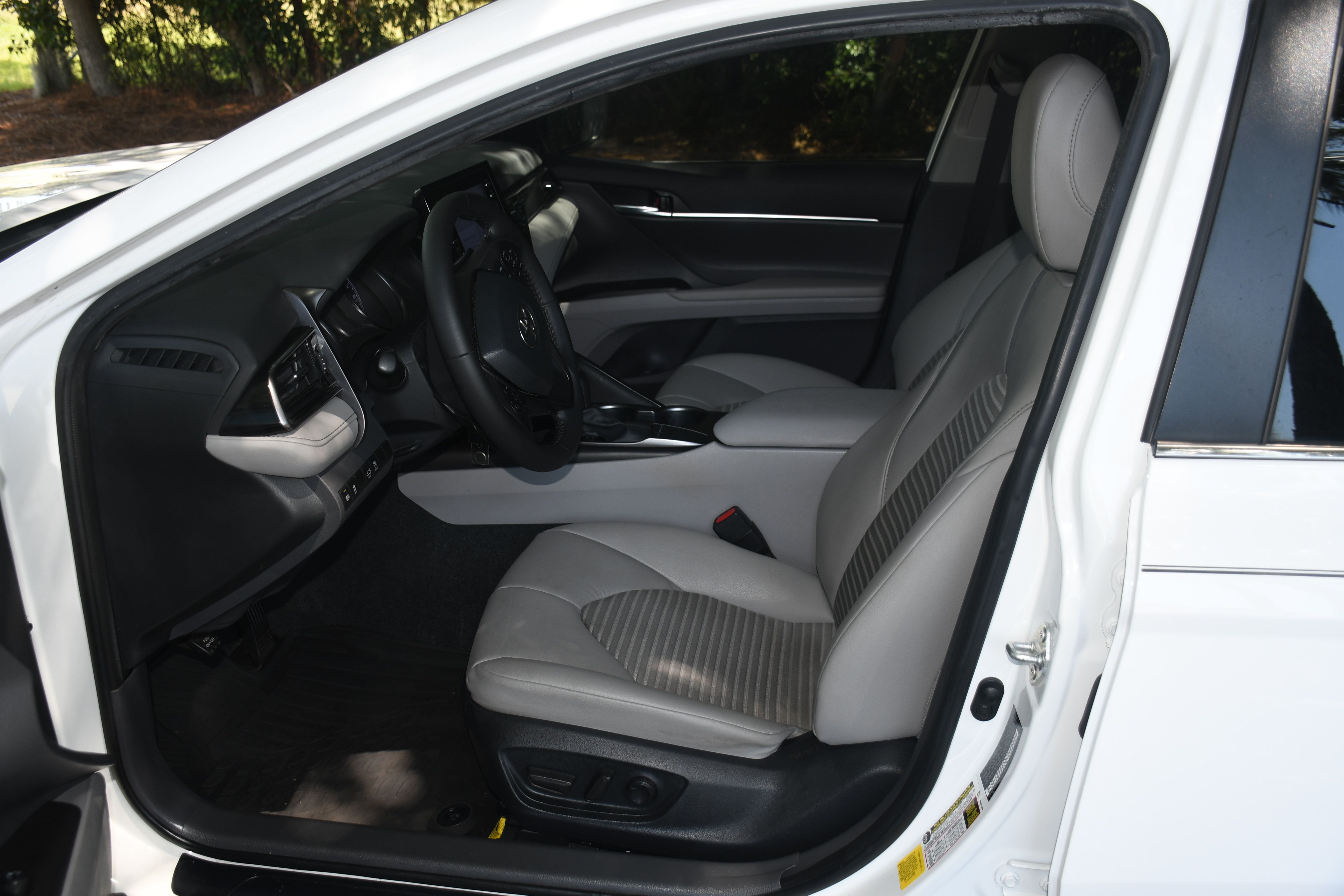 Used 2024 Toyota Camry SE FWD image 7