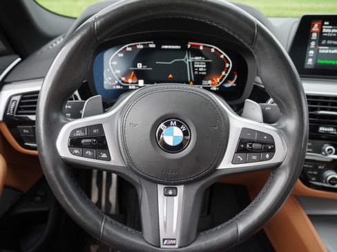 Used 2020 BMW M550i xDrive w/ Dynamic Handling Package AWD/4WD image 14