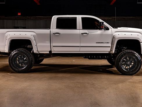 Used 2017 GMC Sierra 2500 Denali w/ Duramax Plus Package image 10