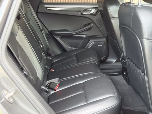 Used 2018 Porsche Macan AWD/4WD image 14