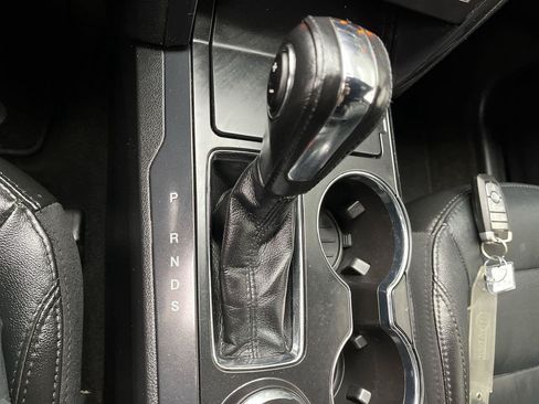 Used 2018 Ford Explorer XLT w/ Equipment Group 202A AWD/4WD image 32