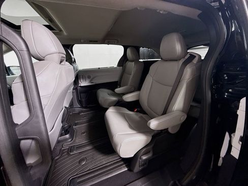 Used 2026 Toyota Sienna XLE AWD/4WD image 24