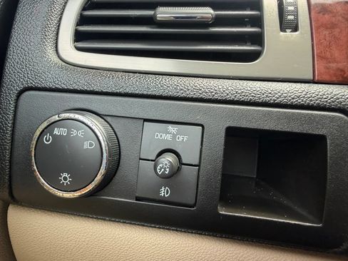 Used 2008 Chevrolet Suburban LT w/ LT Preferred Equipment Group RWD image 24
