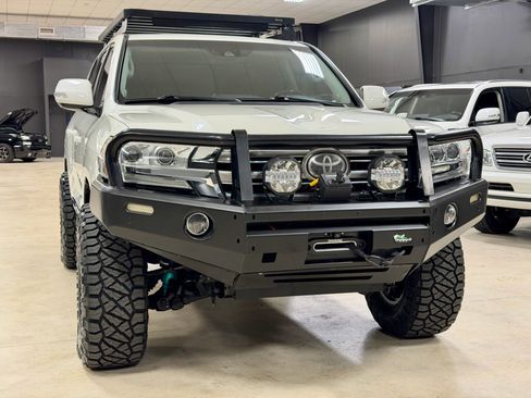 Used 2017 Toyota Land Cruiser image 6