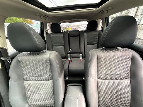 Used 2019 Nissan Rogue SV w/ Sun & Sound Touring Package image 32