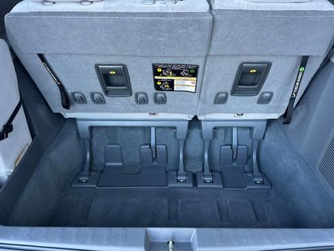 Used 2020 Toyota Sienna LE w/ Carpet Mat Package image 18