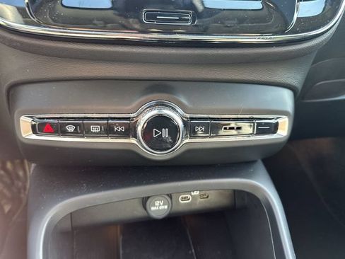 Used 2023 Volvo XC40 B5 Plus w/ Driver Assist Package AWD/4WD image 16
