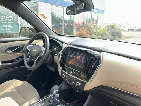 Used 2023 Chevrolet Traverse LT w/ LPO, Cargo Package AWD/4WD image 12