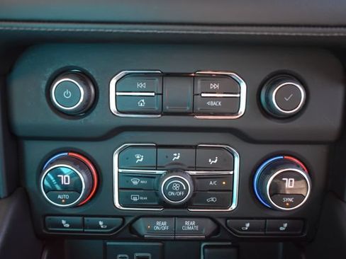 Used 2023 Chevrolet Suburban LT AWD/4WD image 31
