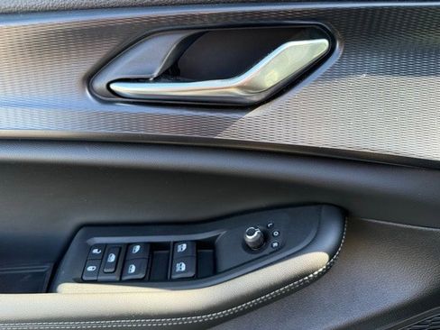 New 2025 Jeep Grand Cherokee Altitude image 11