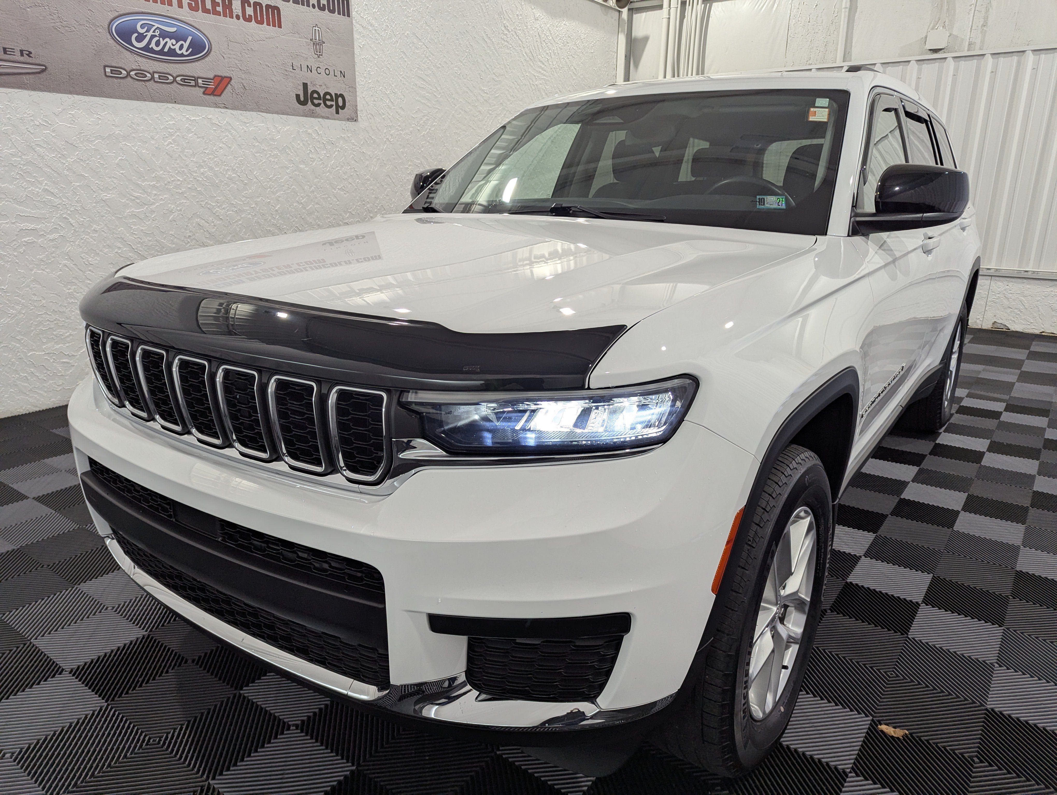 Used 2022 Jeep Grand Cherokee L Laredo w/ Luxury Tech Group I AWD/4WD image 3