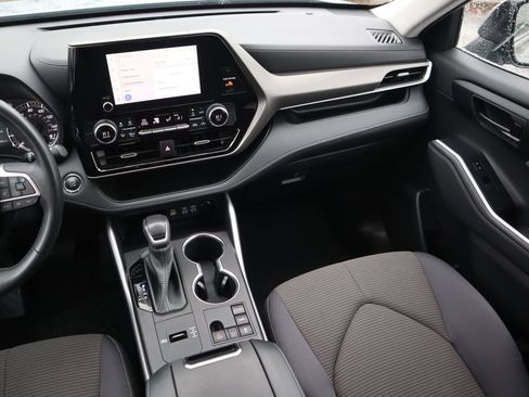 Used 2023 Toyota Highlander L image 13