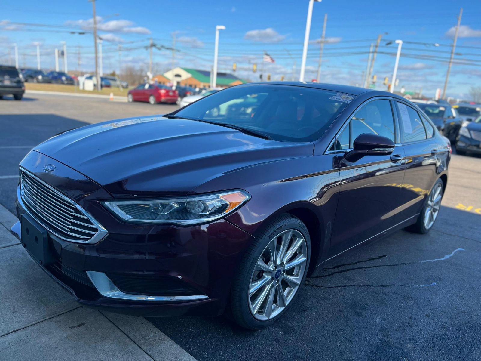 Used 2018 Ford Fusion SE w/ Fusion SE Technology Package FWD image 2