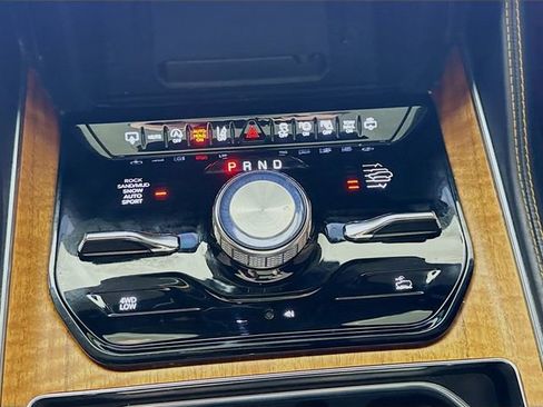 Used 2023 Jeep Grand Wagoneer Series III image 17