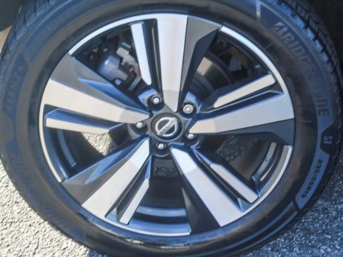 Used 2021 Nissan Rogue SL w/ Premium Package image 11