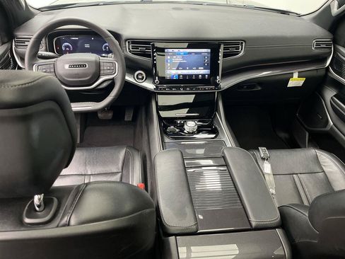 Used 2023 Jeep Wagoneer 4WD w/ Premium Group I image 4