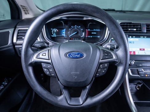 Used 2017 Ford Fusion SE w/ Fusion SE Technology Package image 14