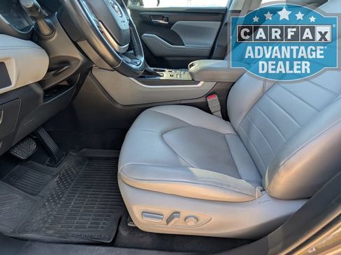Used 2022 Toyota Highlander XLE AWD/4WD image 17