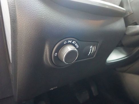 Used 2023 Jeep Compass Sport image 17