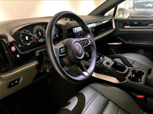 Used 2025 Porsche Cayenne Coupe image 7