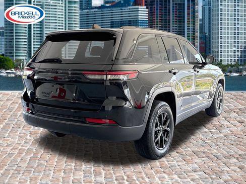 Used 2024 Jeep Grand Cherokee Altitude RWD image 3