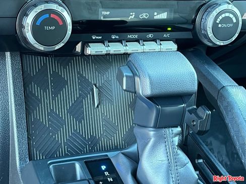Certified 2025 Toyota 4Runner SR5 AWD/4WD image 30