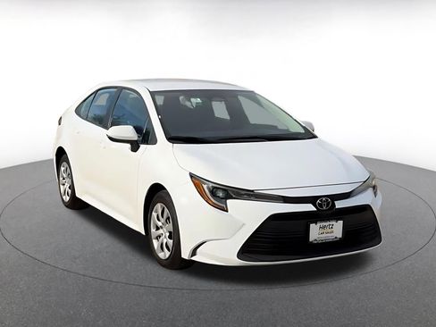 Used 2025 Toyota Corolla LE image 3