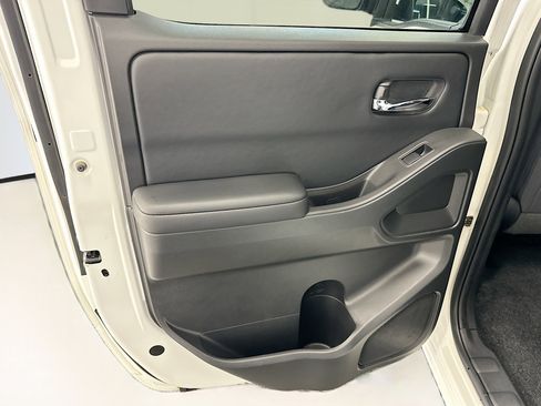 Used 2025 Nissan Frontier SV AWD/4WD image 26
