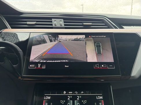 Used 2022 Audi e-tron Premium w/ Convenience Plus Package AWD/4WD image 25