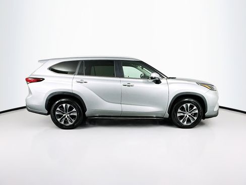 Used 2023 Toyota Highlander XLE image 10