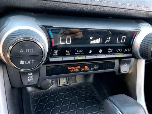 Used 2022 Toyota RAV4 XLE Premium FWD image 33