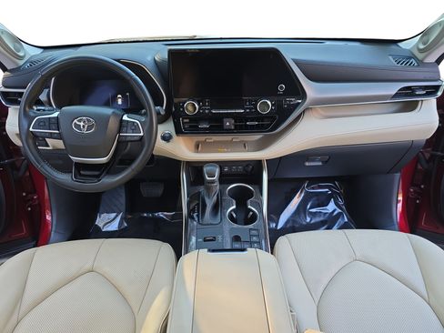 Used 2023 Toyota Highlander Limited image 9