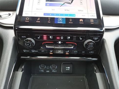 Used 2023 Jeep Grand Cherokee Overland w/ Luxury Tech Group IV image 65