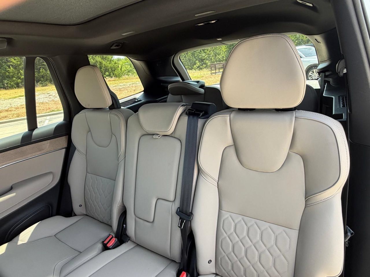 New 2026 Volvo XC40 B5 Plus w/ Climate Package AWD/4WD image 21