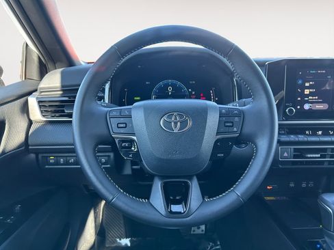 Used 2025 Toyota Camry SE image 14