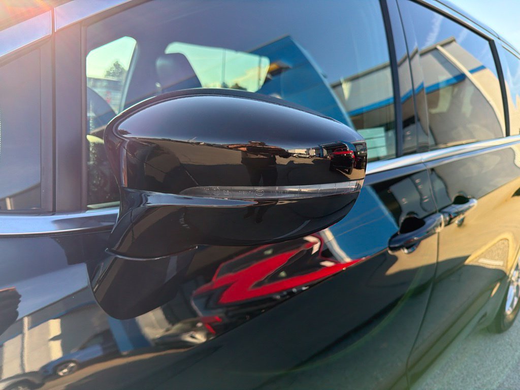 Used 2025 Chrysler Pacifica Select FWD image 10